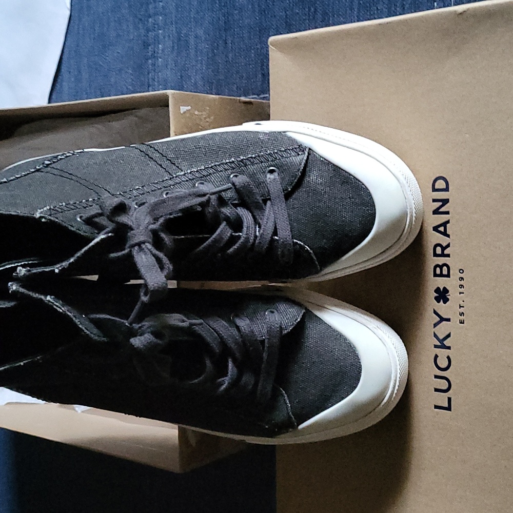 Sneakers ,only worn once
